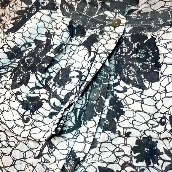 Ann Taylor Petite Floral 100% Silk Ruffle Gray Black Blouse SP - Picture 3 of 8